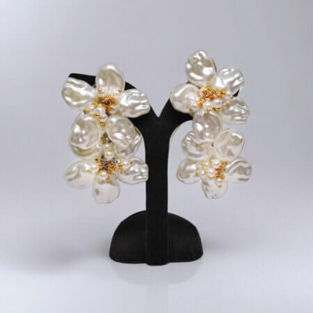 Flower faux shell clip earrings